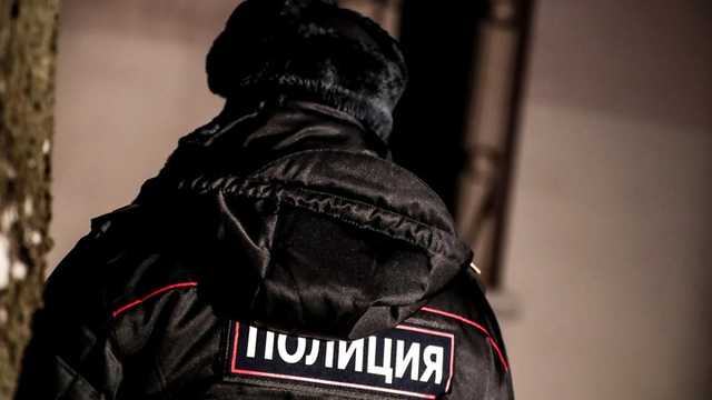 Митингующий в Петербурге ударом сбил полицейского с ног