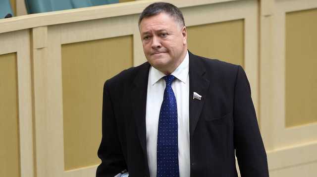 В Госдуме предложили разместить изображение Путина на пятитысячной купюре