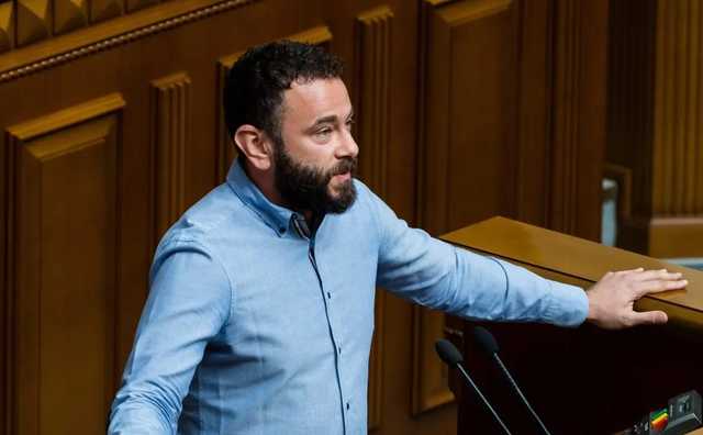«Слуги народа» начали поддерживать исключение Дубинского из фракции