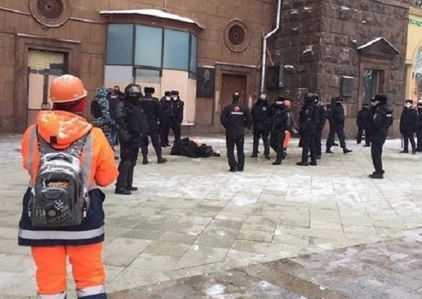 На Пушкинской площади в Москве мужчина совершил самосожжение