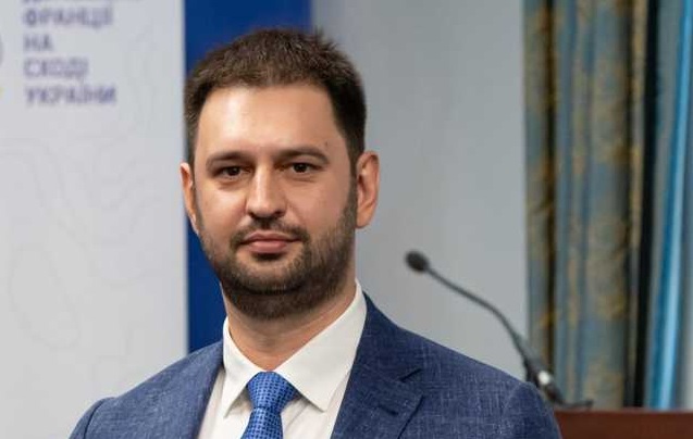 Новый «кассир» таможни Давид Макарьян: кто таскает взятки Павлу Рябикину?