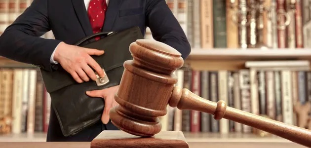Адвокат занялся сексом с клиенткой в прямом эфире заседания