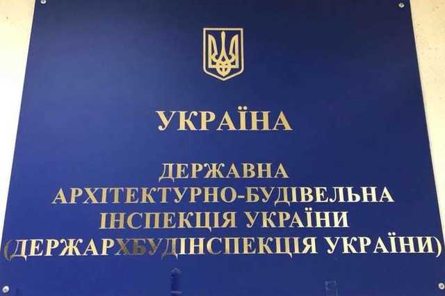 Временная начальница ГАСИ Король пользуется “Мерседесом” Сергиенко, записанным на охранную компанию