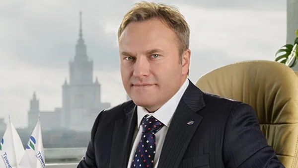 Дмитрий Зотов поставил тысячу вагонов на чужие рельсы