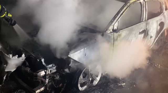 В Киеве сожгли машину политтехнолога