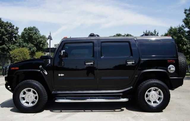 Кровавый Hummer c номером ВМР
