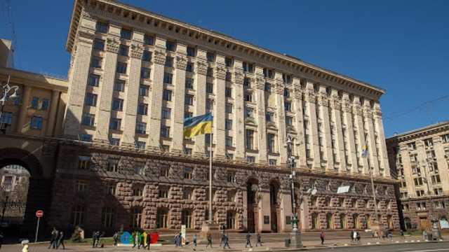 Кононенко и жена Медведчука получат земли от Киеврады