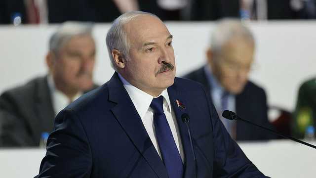 Лукашенко призвал отказаться от смартфонов