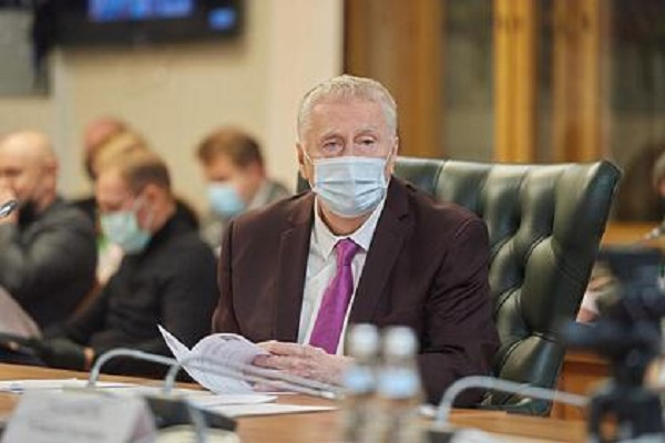 Жириновский призвал супругов спать в отдельных квартирах