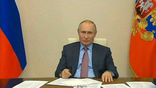 Путин напомнил о карикатурах на себя с клыками
