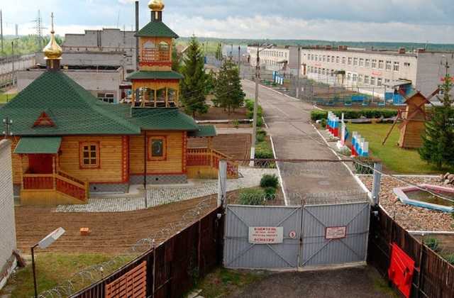В колонии Алексей Навальный может стать токарем, швеей или пекарем