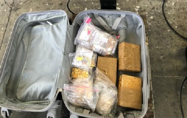Группа сотрудников посольства Украины в Польше занималась контрабандой денег, золота и сигарет