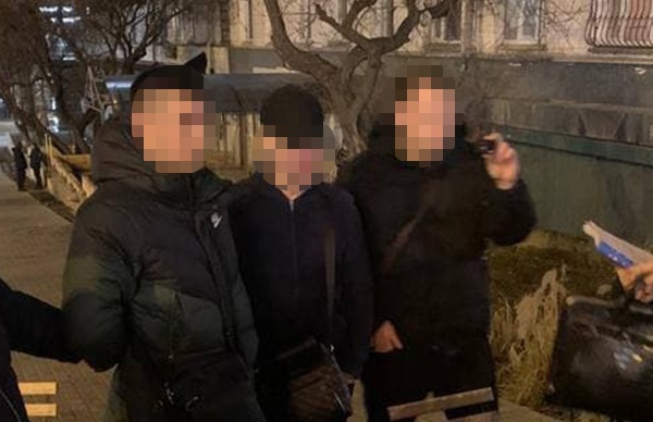 В Киеве чиновники мэрии требовали взятку за размещение зарядных станций для электрокаров