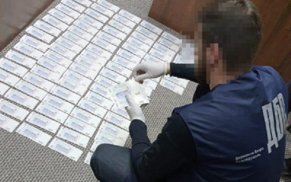Тернопольский налоговик вымогал взятку в 1 млн гривен
