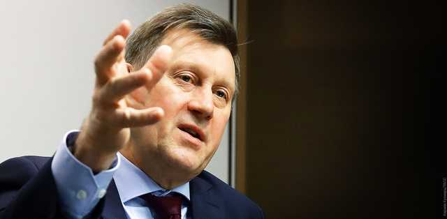 Под "сурдинку" Локтю