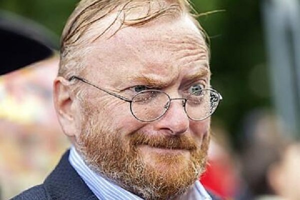 Милонов заявил о едва хватающей на семью и помощников зарплате
