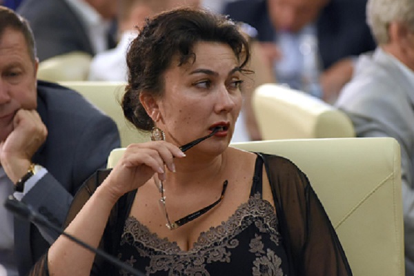 Аксенов решил судьбу матерившейся на совещании министра культуры Крыма