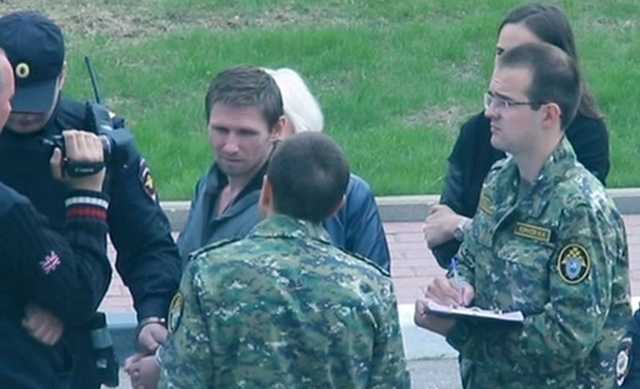 «Сотрудники милиции достали ножи и стали наносить ранения»