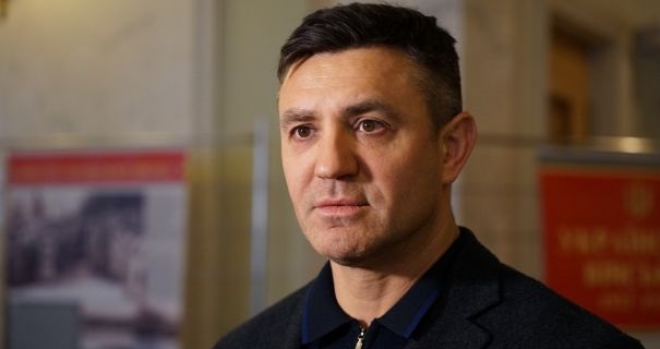 "Слуги народа" искали крота и "зарезали" Николая Тищенко