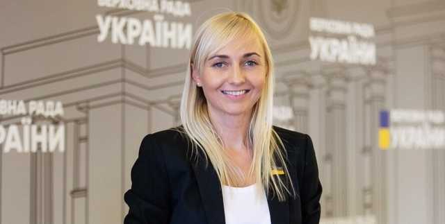 Нардеп от "Голоса" задекларировала "собаку-тапки-погрызяку" и "котика-муркотика"