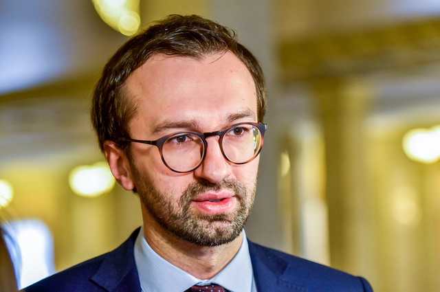 Главный «железнодорожник» Лещенко успел всех обслужить и заработал больше 4 млн грн