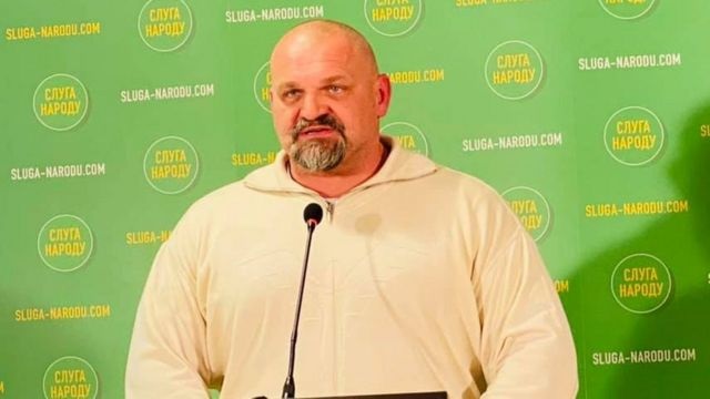 Вирастюк хранит в банке килограмм золота и собрал наличными $400 тыс