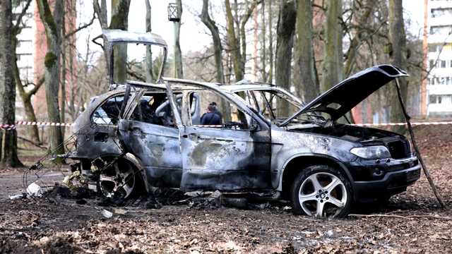 Автомобиль убийц Беззубова найден сожженным в Межапарке