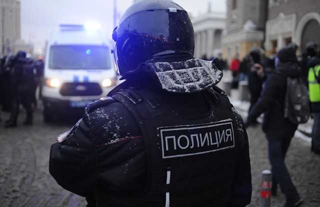 СМИ: сотрудника штаба Навального в Москве избили при обыске, требуя пароль от телефона
