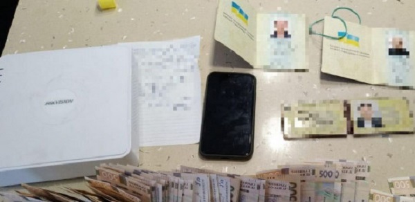 В Харькове задержали банду «черных риелторов»: владельцев квартир травили и душили