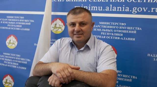 Тайна убийства семьи привела к министру
