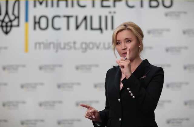 Черные регистраторы победили. Онищук расписалась в собственной немощности