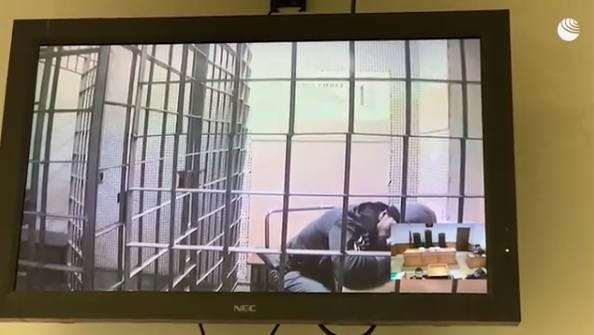 Заболевшего COVID-19 экс-министра Абызова доставили на судебный процесс на носилках
