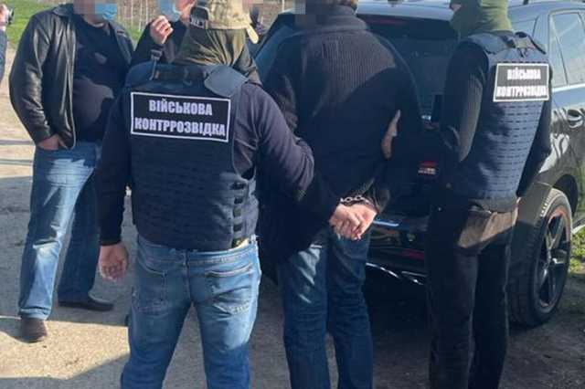 Одесского главу оборонного концерна задержали на взятке в миллион долларов