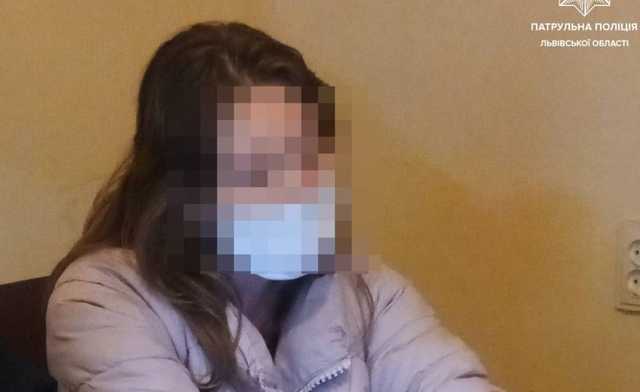 Во Львове пьяная женщина-водитель ударила полицейского