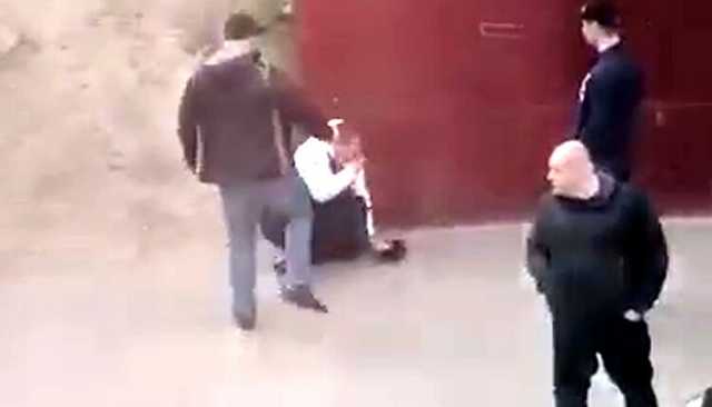 Предпринимателя жестоко избили под окнами мэрии. Полиция спокойно наблюдала