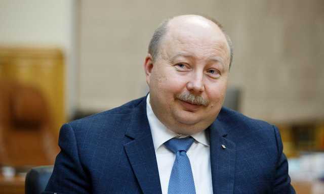 Министр Немчинов подозрительно дешево купил электромобиль. Чиновник вовсю делает покупки при сокращающемся доходе