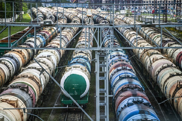 На юге России при перевозке по железной дороге пропало 100 тонн нефти