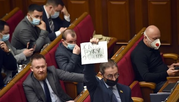 Задача коррупционеров — избежать тюрьмы и убить проверку деклараций