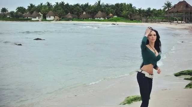 Одесская Барби сообщила о смерти подруги Иллами, которая стала поэтессой