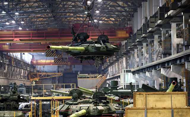 Создатель «Арматы» в РФ сократил зарплатный фонд на 20%