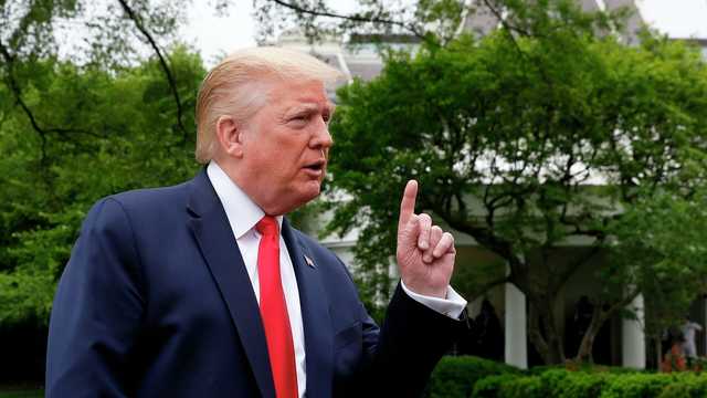 Facebook пересмотрел решение о бессрочной блокировке аккаунтов Трампа