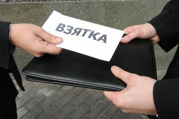 В Харькове налоговика разоблачили на получении 10 тысяч долларов взятки