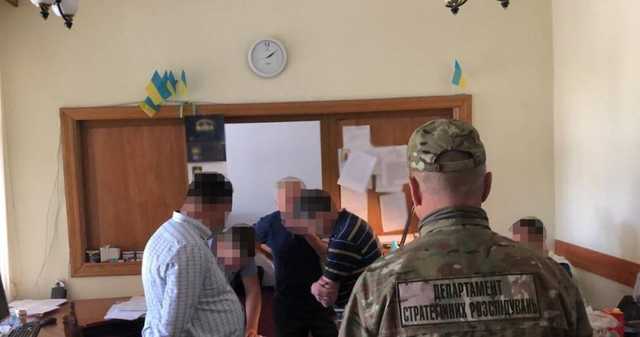 Во Львове топ-налоговик брал взятки у торговцев нелегальными сигаретами