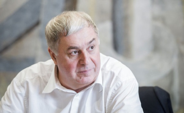 У Михаила Гуцериева рифма не вяжется