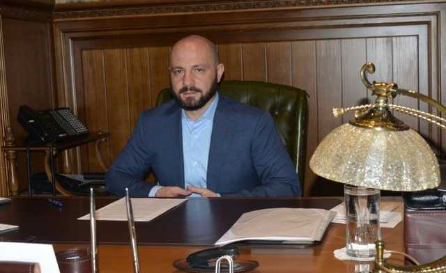 Несветайло позолотил ручку