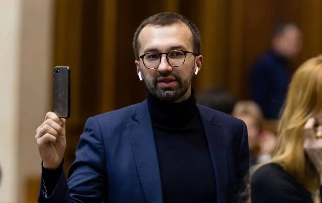 Лещенко снова обвинил Разумкова в подыгрывании Ахметову
