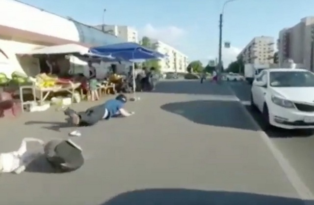 Петебуржец сбил на тротуаре 4-летнего мальчика. Он был на очередном электрическом девайсе