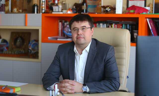 PROныра Андрей Гончаров. Коммерсант, озолотившийся на школьном питании, пытается легализовать налоговые схемы
