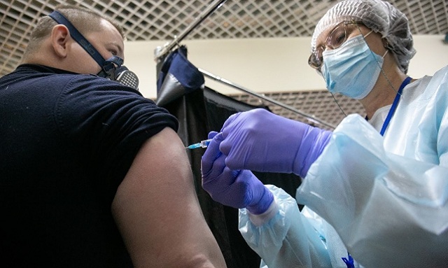 В Москве предприятиям пообещали гранты за вакцинацию сотрудников