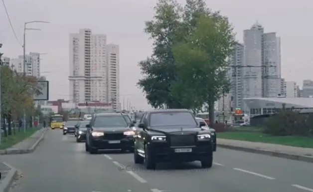 В Киеве заметили свадебный кортеж, стоимость которого превышает миллион долларов